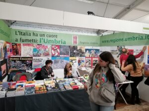 Anche quest’anno la biblioteca sarà a LUCCACOMICS&GAMES! Venite a trovarci allo stand della Regione Umbria, in piazza San Martino!